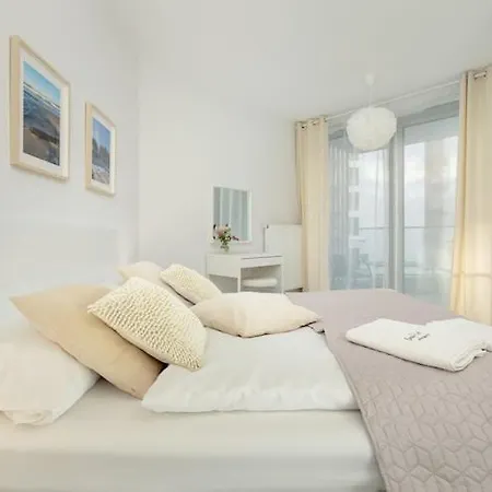 Apartment By The Sea, Indoor Pool 波别罗沃