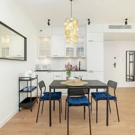 Apartment By The Sea, Indoor Pool 波别罗沃