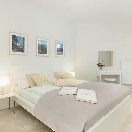 Apartment By The Sea, Indoor Pool 公寓 波别罗沃